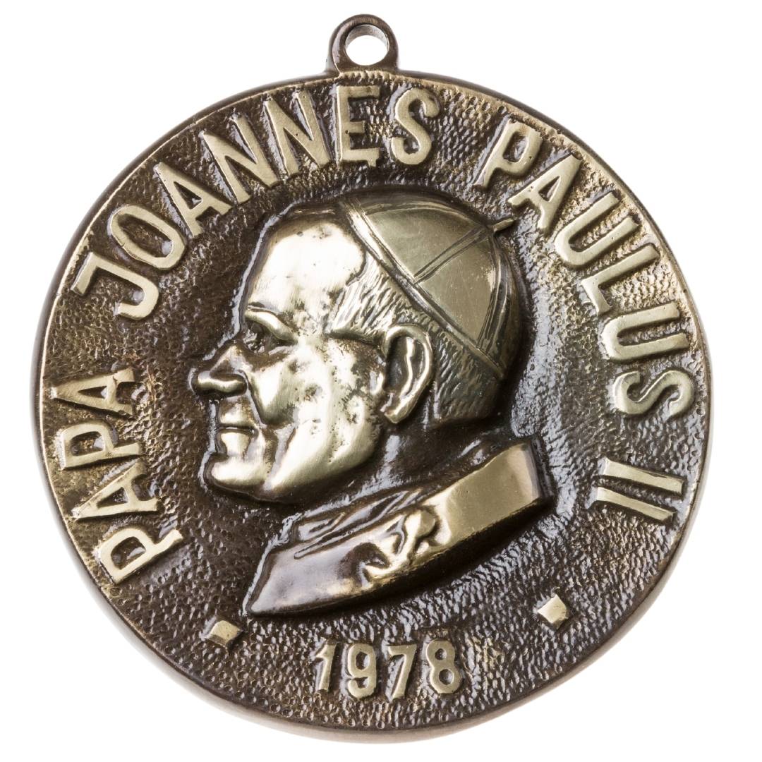 Medalion z Papieżem M11