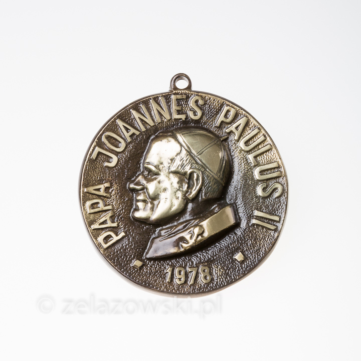 Medalion z Papieżem M11